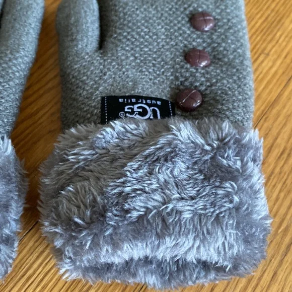 Gray button fleece lined gloves - Picture 2 of 4